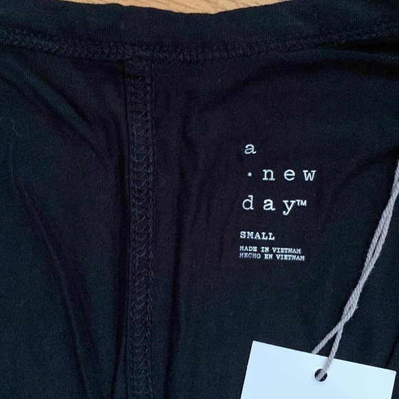 A new day nwt black vneck size small - Picture 3 of 3
